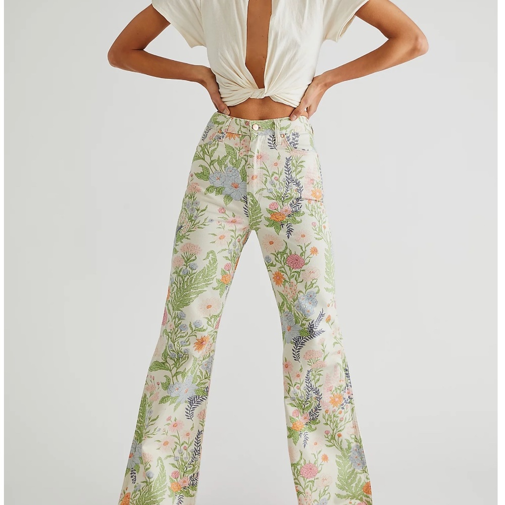 Wrangler and Free People Wanderer 626 High-Rise Flare Jeans W26 L34